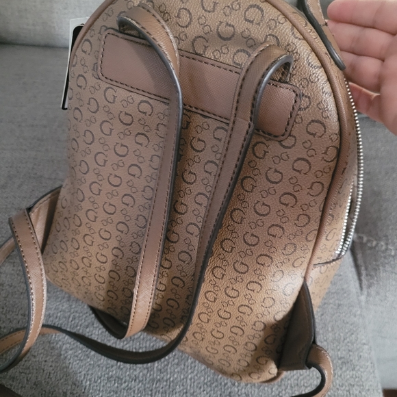 Guess backpack - Picture 2 of 4